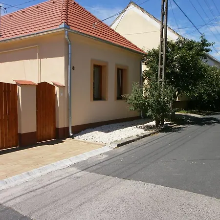 公寓 Klara Apartman
