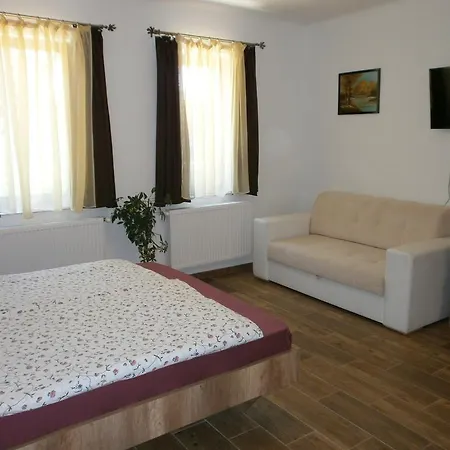 Klara Apartman 陶波尔曹