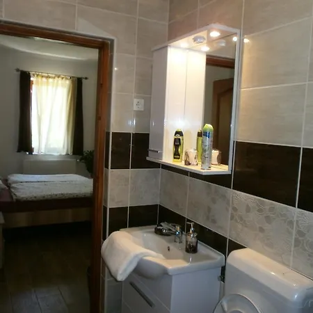 公寓 Klara Apartman *